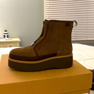 Ugh cityfunc zip boot size 8 brown